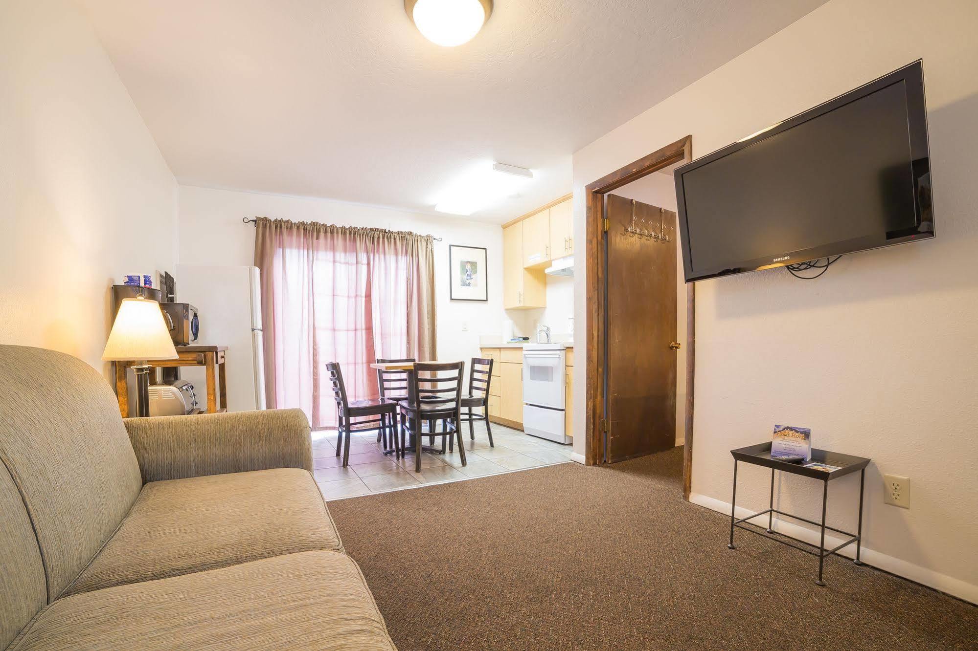 Home Hotel לאבה הוט ספרינגס מראה חיצוני תמונה